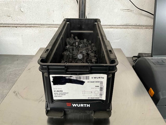 Würth 8.07 kg zeskant flensbout m10x20 in stapelbare bak - afbeelding 1 van  3