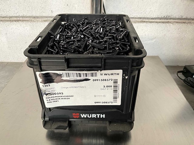 Würth 8.08 kg bol cilinderschroef m4x20 in stapelbare bak - afbeelding 1 van  5