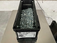 Würth 8.21 kg moeren in stapelbare bak - afbeelding 1 van  6