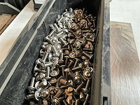 Würth 8.22kg lage bolkopschroef met flens m8x20 in stapelbare bak - afbeelding 4 van  6