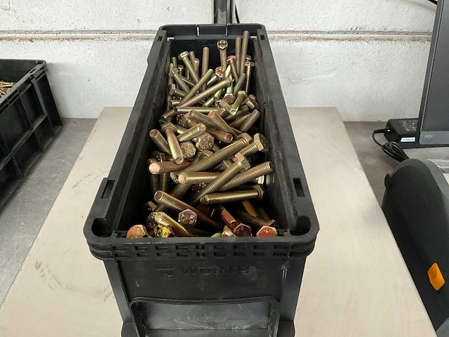 Würth 8.26 kg assorti bouten in stapelbare bak - afbeelding 1 van  8