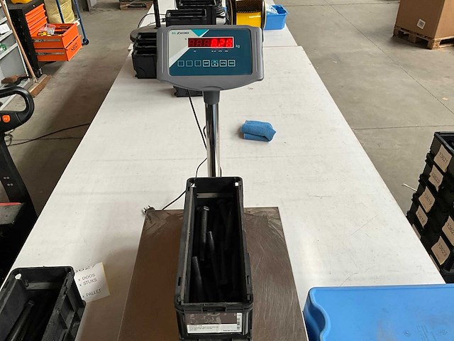 Würth 8.27kg zeskantbout met fijne draad m18x1,5x160 in stapelbare bak - afbeelding 5 van  6