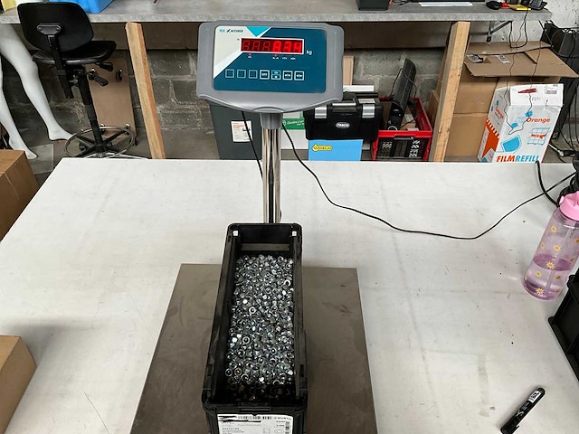 Würth 8.34kg zelfborgmoer m8 in stapelbare bak - afbeelding 2 van  5