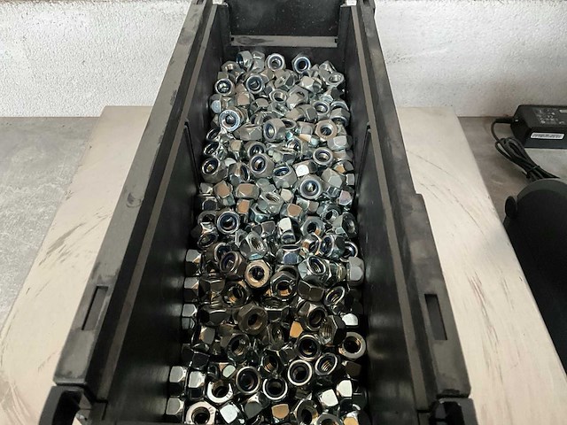 Würth 8.36 kg zelfborgende zeskantmoer m10 in stapelbare bak - afbeelding 3 van  5