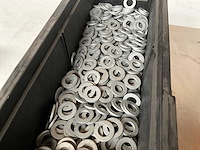 Würth 8.40kg sluitring d13 in stapelbare bak - afbeelding 1 van  2