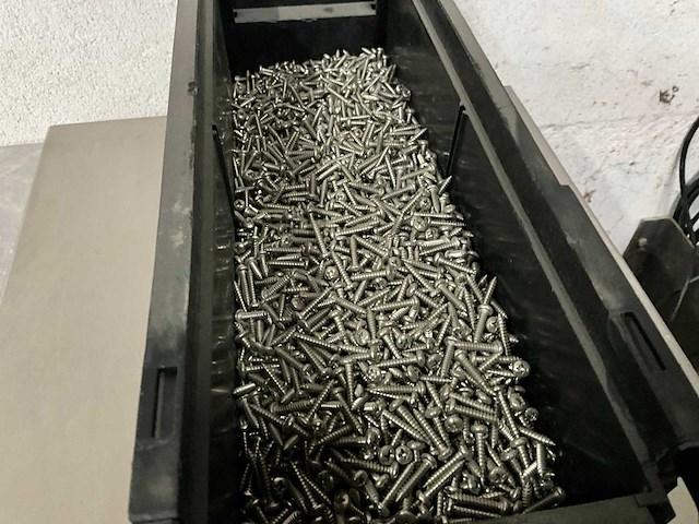 Würth 8.47 kg plaatschroef cilinderkop 3,5 x 19 in stapelbare bak - afbeelding 3 van  5