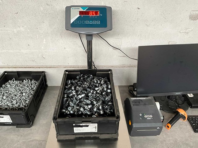 Würth 8.51 kg leidingklem met rubber b15mm-d15mm in stapelbare bak - afbeelding 2 van  6