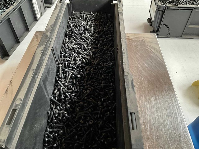 Würth 8.52kg plaatschroef lbk 4,2x19 in stapelbare bak - afbeelding 3 van  6