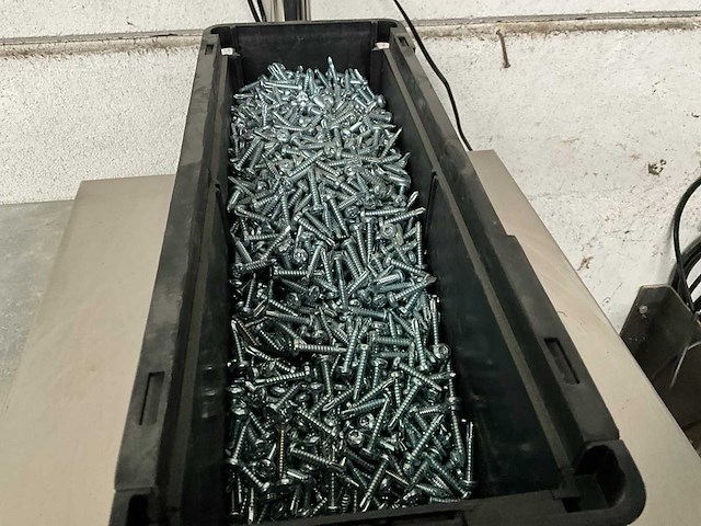 Würth 8.53 kg boorschroef platbolkop 4,8 x 25 in stapelbare bak - afbeelding 3 van  5