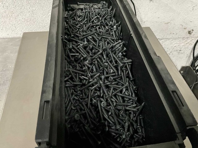 Würth 8.78 kg bolverzonken plaatschroef zwart 4,2 x 32 in stapelbare bak - afbeelding 3 van  5