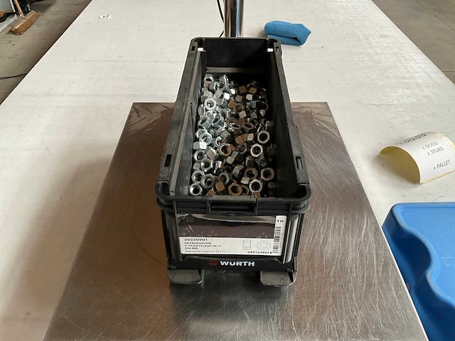 Würth 8.81kg zelfborgmoer m12 in stapelbare bak - afbeelding 1 van  6