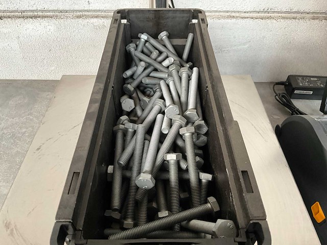 Würth 8.89 kg schroef zeskantkop met voldraad m10x100 in stapelbare bak - afbeelding 3 van  4