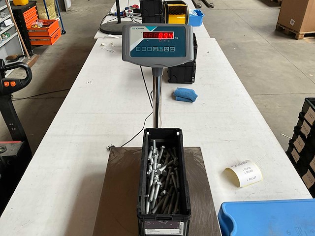 Würth 8.94kg zeskantbout m12x80 in stapelbare bak - afbeelding 6 van  6