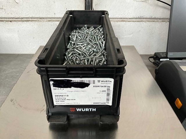 Würth 9.01 kg bout m6x30 in stapelbare bak - afbeelding 1 van  5