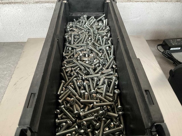 Würth 9.01 kg bout m6x30 in stapelbare bak - afbeelding 3 van  5