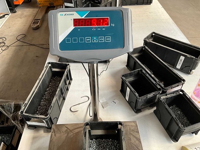 Würth 9.11kg plaatschroef 3,9 x 6,5 in stapelbare bak - afbeelding 2 van  6