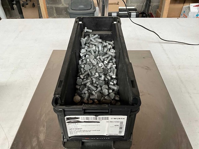 Würth 9.21kg schroef zeskantkop met voldraad m10x20 in stapelbare bak - afbeelding 1 van  6