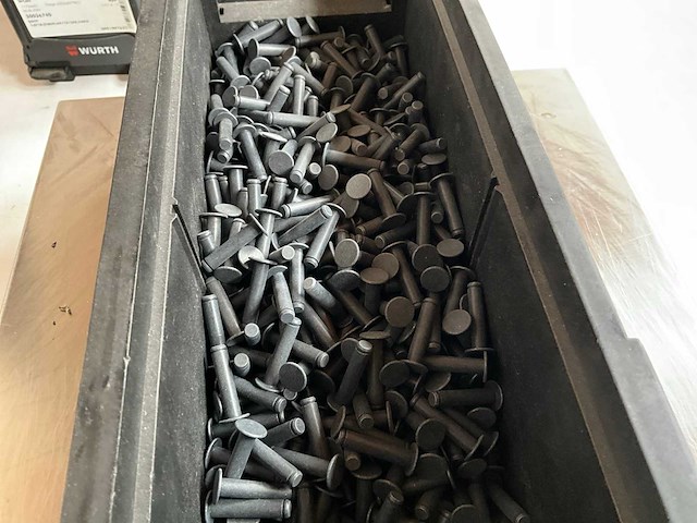 Würth 9.26kg bout 6x11x28x25,5 nzg in stapelbare bak - afbeelding 3 van  6