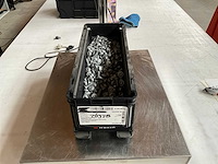 Würth 9.38kg lage bolkopschroef met flens m8 x 20 in stapelbare bak - afbeelding 1 van  5