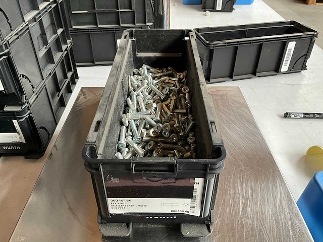 Würth 9.46kg bzk bout m8x40 in stapelbare bak - afbeelding 1 van  6