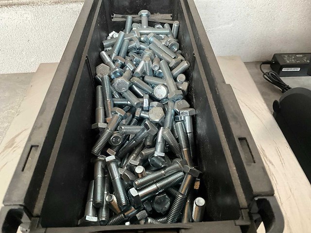 Würth 9.49 kg zeskant bout m10x50 in stapelbare bak - afbeelding 2 van  4