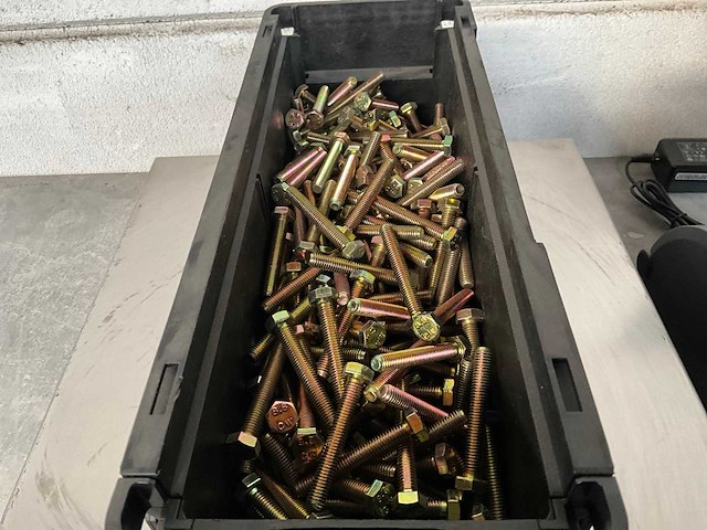 Würth 9.54 kg zeskant tapbout m8x55 in stapelbare bak - afbeelding 3 van  5