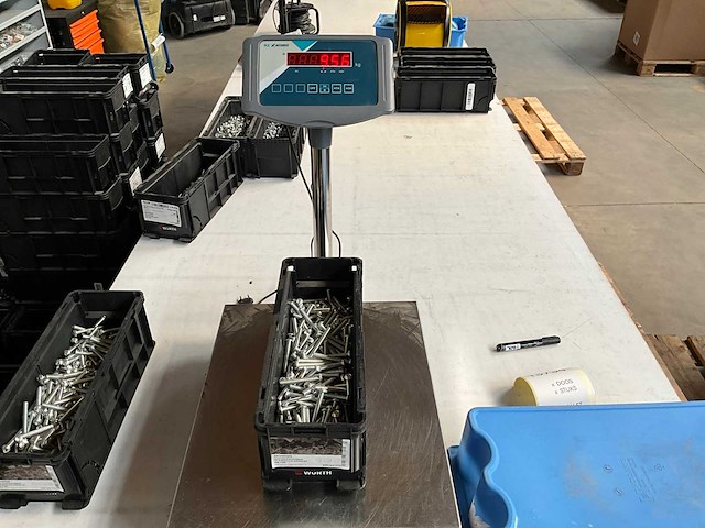 Würth 9.56kg lage bolkopschroef m8x60 in stapelbare bak - afbeelding 4 van  6