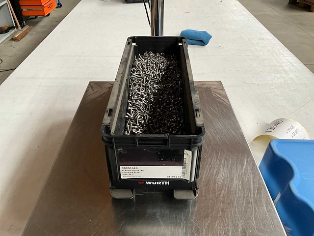 Würth 9.60kg plaatschroef lbk 4,2x19 in stapelbare bak - afbeelding 1 van  6