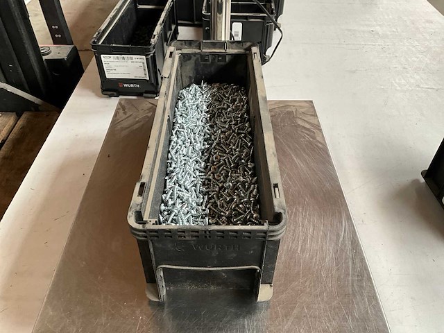 Würth 9.60kg spaanplaatschroef lenskop 5x16 in stapelbare bak - afbeelding 1 van  3