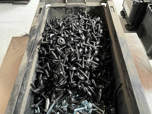 Würth 9.64kg assorti schroeven in stapelbare bak - afbeelding 1 van  3