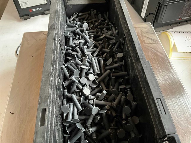 Würth 9.76kg bout 6x11x28x25,5 nzg in stapelbare bak - afbeelding 3 van  6
