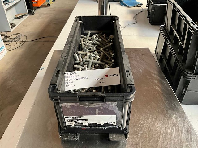 Würth 9.93kg zeskanttapbout m8x55 in stapelbare bak - afbeelding 1 van  4