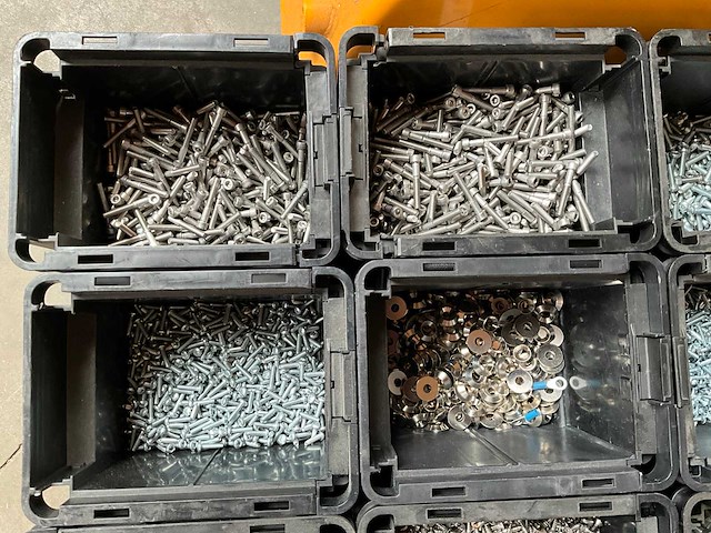 Würth palletdeal 113,5kg diverse bevestigingsmaterialen in stapelbare bakken - afbeelding 3 van  18