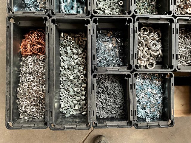 Würth palletdeal 113kg diverse bevestigingsmaterialen in stapelbare bakken - afbeelding 9 van  14