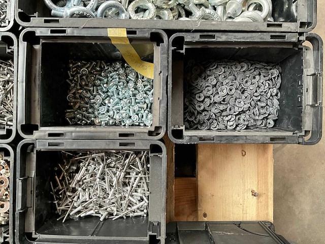Würth palletdeal 113kg diverse bevestigingsmaterialen in stapelbare bakken - afbeelding 14 van  14