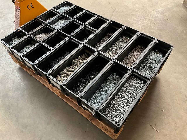 Würth palletdeal 117kg diverse bevestigingsmaterialen in stapelbare bakken - afbeelding 13 van  19