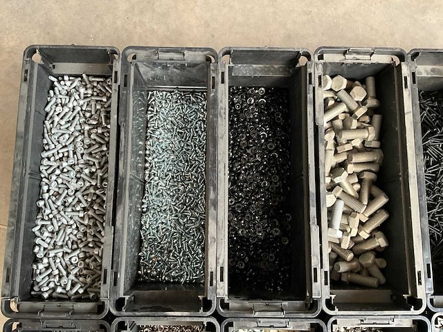 Würth palletdeal 117kg diverse bevestigingsmaterialen in stapelbare bakken - afbeelding 3 van  7