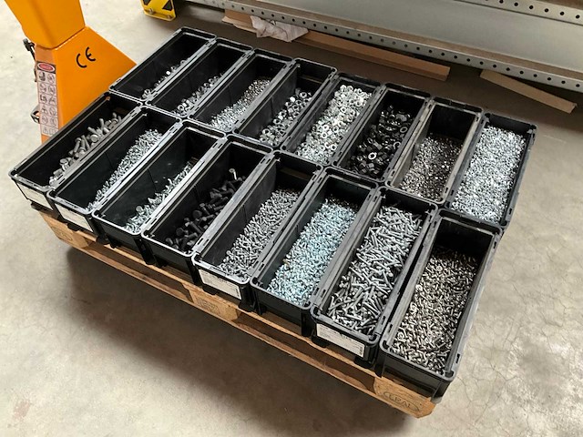 Würth palletdeal 149.5kg diverse bevestigingsmaterialen in stapelbare bakken - afbeelding 16 van  18
