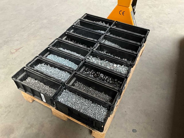 Würth palletdeal 149.5kg diverse bevestigingsmaterialen in stapelbare bakken - afbeelding 9 van  9