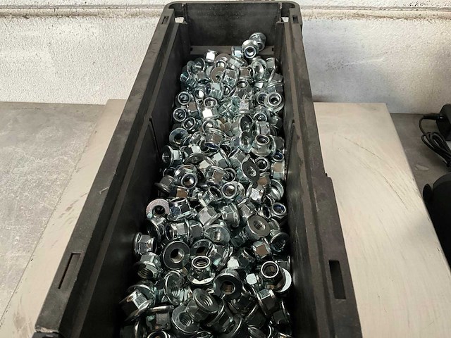 Würth zeskant moer met flens m10 in stapelbare bak - afbeelding 3 van  5