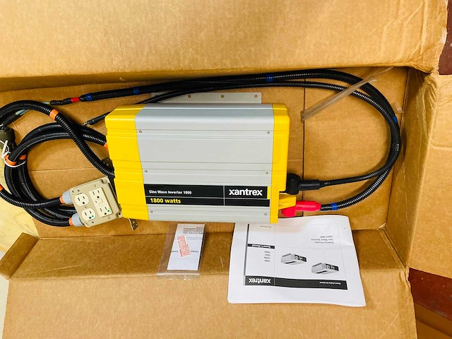 Xantrex - 1800 - sine wave inverter - electronica (2x) - afbeelding 2 van  4