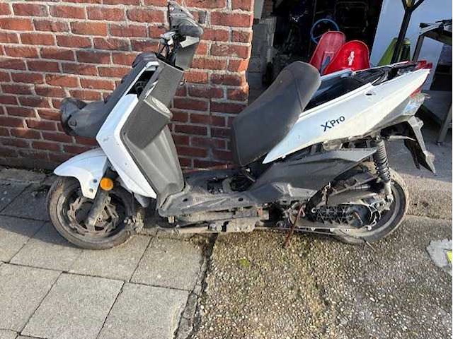 Xpro - motorised scooter - afbeelding 1 van  6