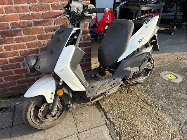 Xpro - motorised scooter - afbeelding 2 van  6