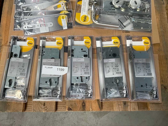 Yale partij divers hang- en sluitwerk - afbeelding 2 van  5