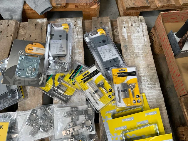 Yale partij divers hang- en sluitwerk - afbeelding 8 van  8