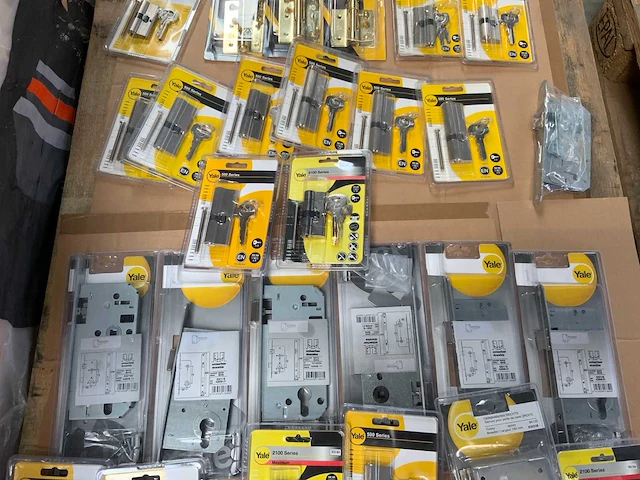 Yale partij divers hang- en sluitwerk - afbeelding 4 van  5