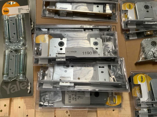 Yale partij diverse sloten en scharnieren - afbeelding 3 van  8