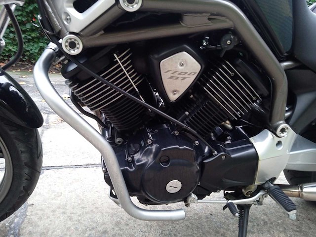 Yamaha - bulldog 1100 - motorfiets - afbeelding 8 van  9