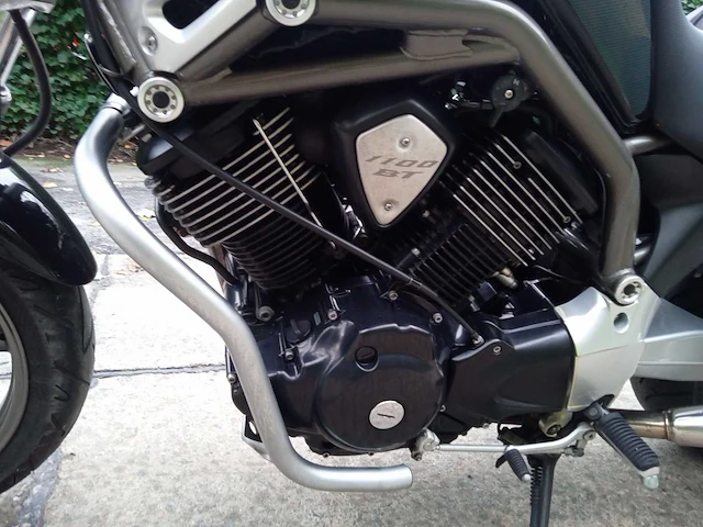 Yamaha - bulldog 1100 - motorfiets - afbeelding 8 van  9