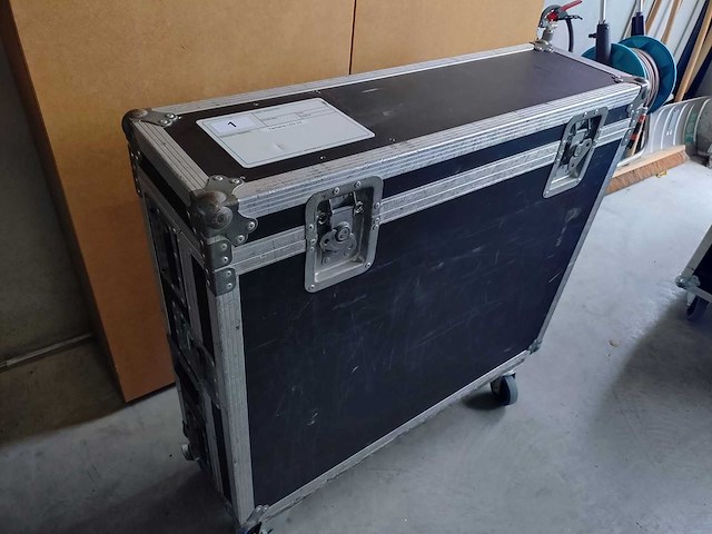 Yamaha - ls9-32 - digital mixing console - afbeelding 1 van  4
